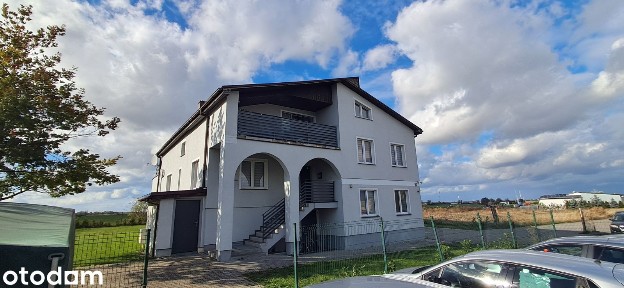 Zadbany budynek 9-lokalowy z garażami, placem i ziemią siedliskową
