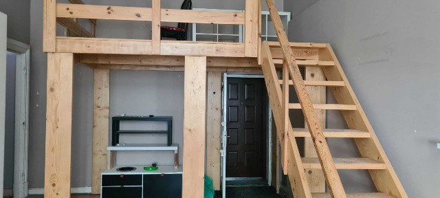 3 pok + kuchnia rozkładowe, 101 m2 III p.- winda c.o., niska stawka czynszu, Centrum - 41 tys. zł