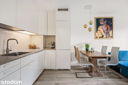 Z ogródkiem (35m2) i 2 łazienkami
