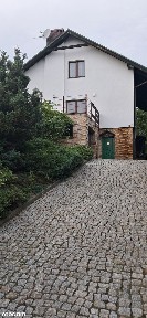 Dom wolnostojący z piwnicą i garażem