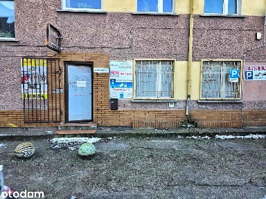 Lokal usługowy na parterze z parkingiem (3 pomieszczenia)