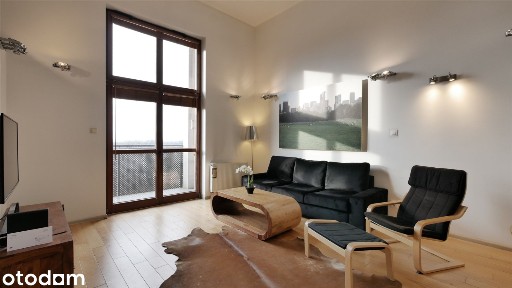 Dwupoziomowy apartament 53 mkw + 30 mkw antresoli.