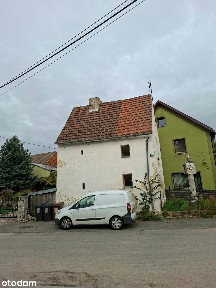 Mały domek do remontu w Otmuchowie, blisko jeziora.