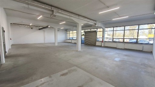Lokal handlowy, usługowy lub na magazyn | Brama | Pokój biurowy i socjalny | Parking | 268 m2