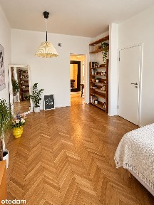 Klimatyczne ciche mieszkanie przy Wilczej w Warszawie