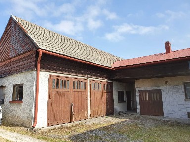 Dom plus budynki gospodarcze
