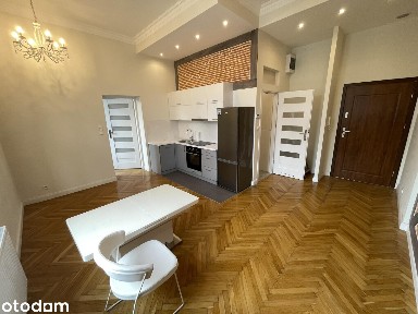 2 pokoje + garderoba, 44,5 m², odnowiona kamienica, Stradom / ul. Św.