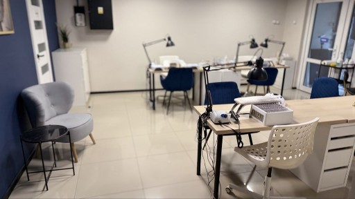 Podnajem stanowiska do paznokci manicure Kozanow