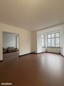 Lokal na parterze- Al. Piastów