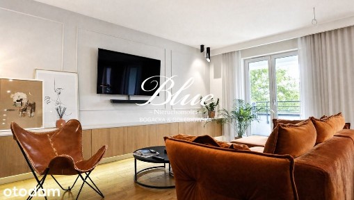 Apartament zaprojektowany przez architekta z tarasem w zieleni