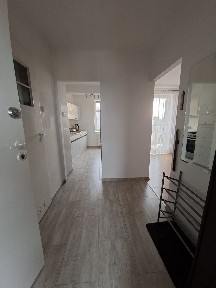 Słoneczna kawalerka z balkonem