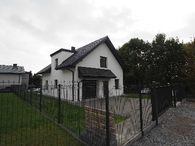 Bardzo ładny, nowy, 5 pokojowy dom w Masłomiąca/ Michałowicach, tylko 15 minut do Krakowa. W ofercie posiadamy też inne nowe domy i działki budowlane.