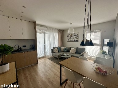 Komfortowy/ salon/ 3 pokoje/ 2 balkony/ klimatyzacja/ m.postojowe