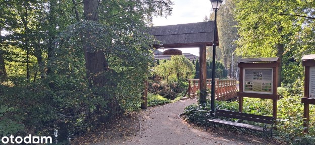 Parterowy 4 pokoje, teren zamknięty, imponująca bryła.