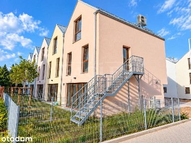 Dwupoziomowe 79 m², ogródek, 2 parkingi w cenie
