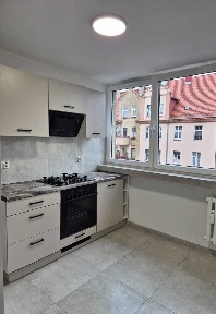 Mieszkanie 46 m² po generalnym remoncie - 2 pokoje, osobna kuchnia, loggia, piwnica. | Legnica