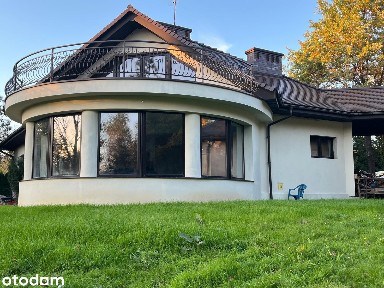 Wyjątkowy dom z dodatkowym mieszkaniem w malowniczej okolicy.
