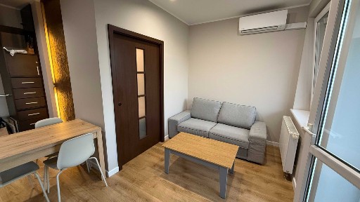 Kawalerka z wydzieloną sypialnią, balkonem i klimatyzacją - 35 m², Wrocław