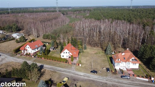 Dom ze ścianą lasu z piwnicą, tarsem i ogrodem