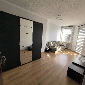 Wynajmę mieszkanie lub dwa niezależne pokoje 57 m²