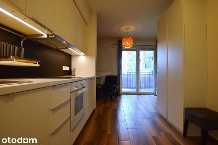 Bardzo ładne z balkonem i miejscem postojowym