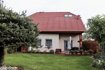Dom jednorodzinny z garażem i zadbanym ogrodem w Choszcznie
