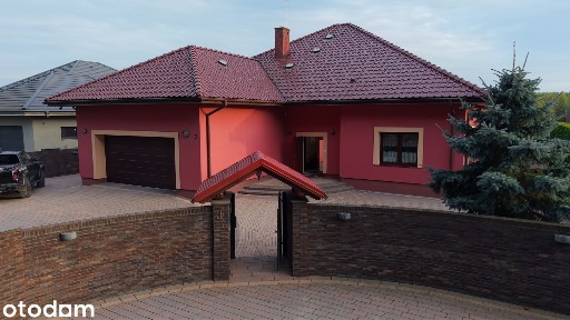 Ekskluzywna rezydencja z prywatnym kortem tenisowym i strefą SPA.