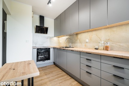 Pokój z osobną jasną kuchnią | 7 piętro | Balkon | Do wejścia