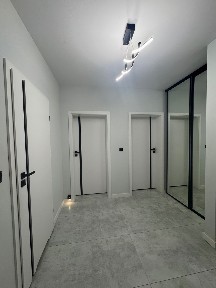 Nowoczesny apartament w zabudowie szeregowej,71 m² + 40 m² poddasza | Prywatna działka 86 m² na wjeździe na osiedle