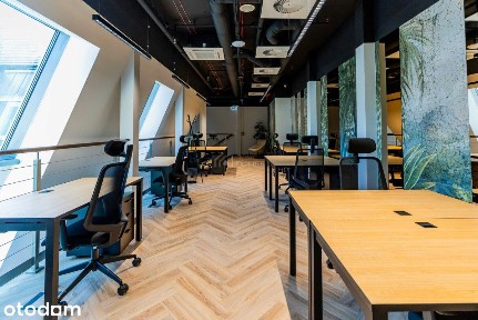 Biurko w coworkingu, Waterfront z widokiem na mor