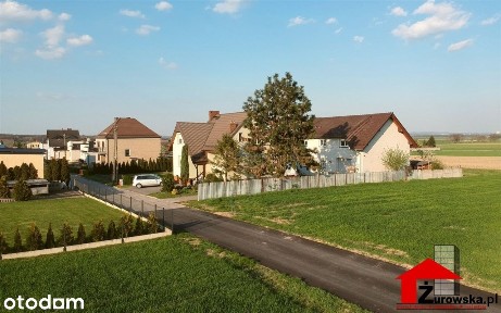 Połowa domu z możliwością korzystania z ogrodu.