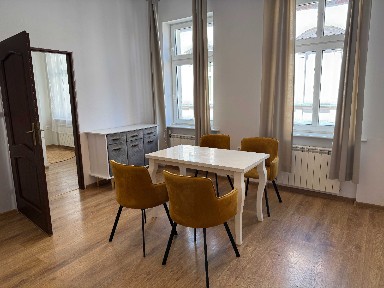 Środa Wlkp ul. Sejmikowa mieszkanie + gabinet, biuro. Całe piętro 47m2