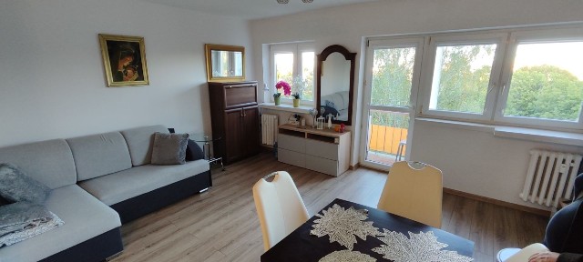 # **Przytulna, w pełni wyposażona kawalerka 28 m² z balkonem - Gotowa do zamieszkania!** LSM/Rury