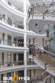Trzy gabinety, open space i dwa małe pomieszczenia