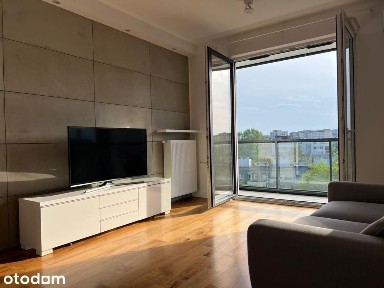 Metro Wawrzyszew, Duży Balkon, obok Las