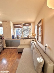 Ciepła, jasna i nowoczesna kawalerka 28 m² położona w sercu miasta.