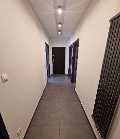 70,4 m² | 3 pokoje | po remoncie | garaż + miejsce | bezpośrednio