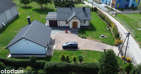 Dom wolnostojący z garażem i budynkiem użytkowym, po remoncie