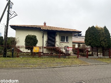Dom wolnostojący, umeblowany.