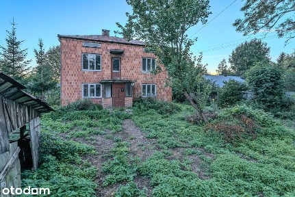 Siedlisko z działką 8000 m², dom z zabudową gosp.