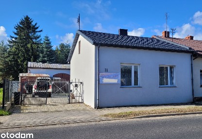 Przytulny wiejski dom z ciekawym budynkiem gospodarczym i działką