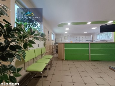 Lokal usługowy na parterze z parkingiem