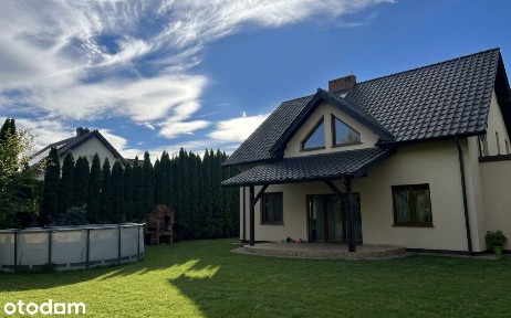Przestronny dom z basenem w atrakcyjnej lokalizacji