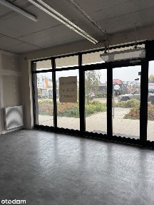 Lokal handlowo-usługowy z witrynami i parkingiem