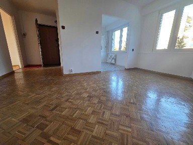 Sprzedam Mieszkanie M6 - /85m2/, 1 piętro Brzeziny ul. Sienkiewicza 21. Możliwość - 4 warianty adaptacji