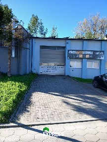 Duży warsztat samochodowy z kanałem i placem