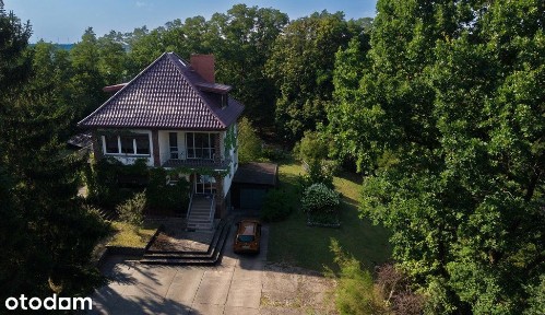 Dom na wzniesieniu z panoramicznym widokiem