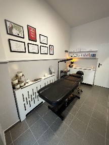 Lokal na gabinet/ biuro / salon kosmetyczny z witryną na ul. Mylna bezpośrednio