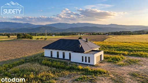Nowoczesny dom parterowy z panoramicznym widokiem na karkonosze