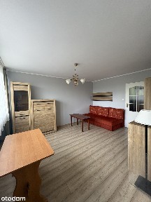 Słoneczne i wygodne mieszkanie z balkonem w Cieplicach.